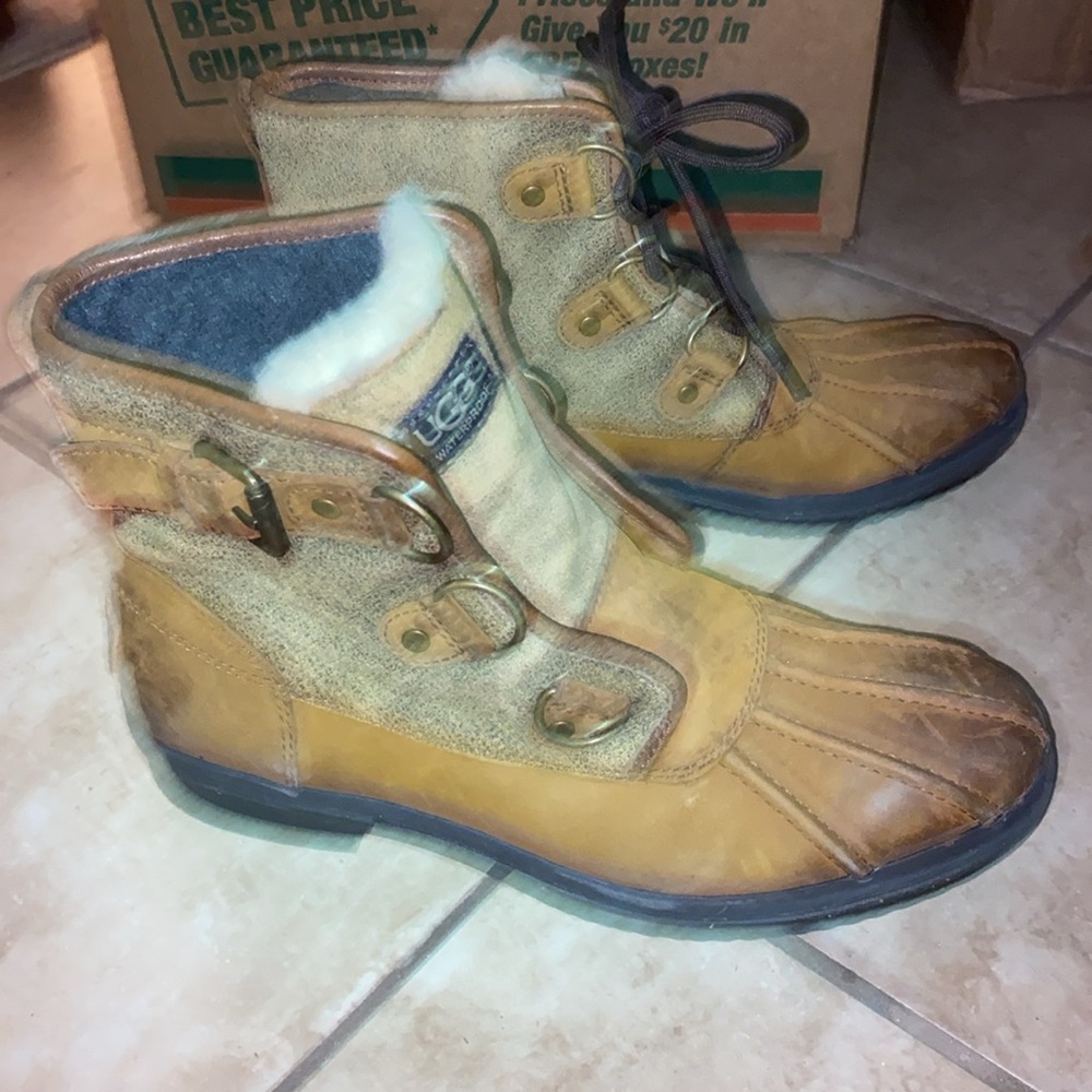 UGG Duck Boot - Picture 4 of 7